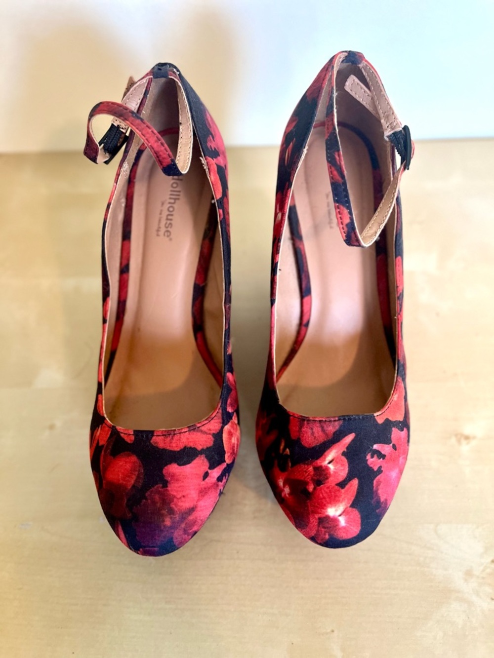 Floral Wedges w Ankle Strap - Red and Black - by Dollhouse - Sz 8.5 - Picture 3 of 7